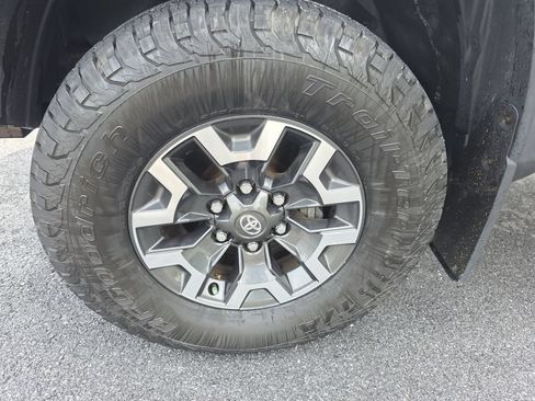 Used 2017 Toyota Tacoma TRD Off-Road w/ Tow Package AWD/4WD image 32