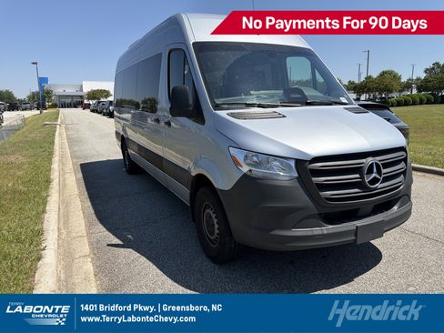 Used 2025 Mercedes-Benz Sprinter 2500 image 1