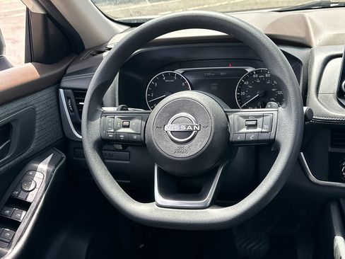Used 2023 Nissan Rogue S AWD/4WD image 18