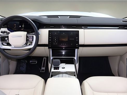 Used 2024 Land Rover Range Rover Long Wheelbase SE AWD/4WD image 13