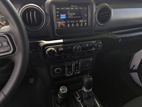 Used 2023 Jeep Wrangler Sport AWD/4WD image 10