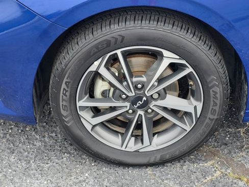 Used 2023 Kia Forte LXS image 8