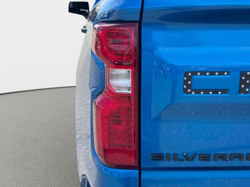 Used 2022 Chevrolet Silverado 1500 Custom image 11