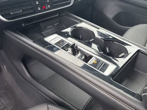 Used 2024 Volkswagen Atlas Cross Sport SE FWD image 16