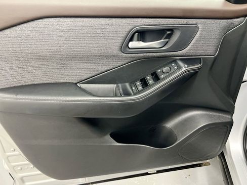 Used 2023 Nissan Rogue SV image 20