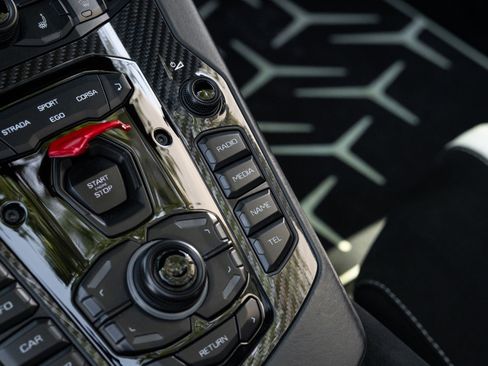 Used 2020 Lamborghini Aventador SVJ AWD/4WD image 71
