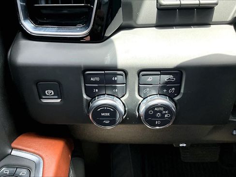Used 2024 GMC Sierra 2500 Denali Ultimate AWD/4WD image 34
