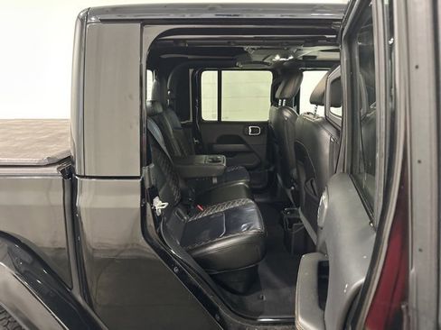 Used 2021 Jeep Gladiator Overland image 12