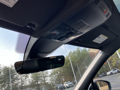 Used 2022 Volkswagen Tiguan SE R-Line image 29