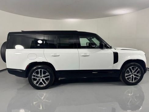 Used 2023 Land Rover Defender 130 SE AWD/4WD image 4