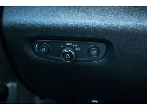 Used 2021 Chevrolet Traverse LT image 29