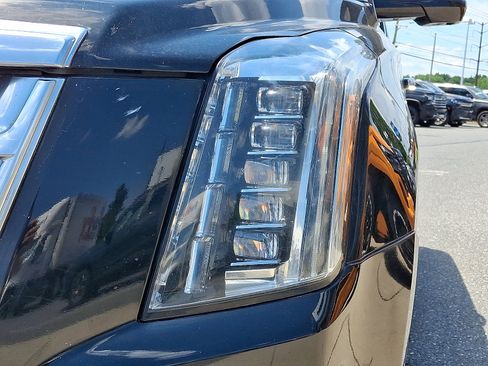Used 2018 Cadillac Escalade ESV Platinum AWD/4WD image 10