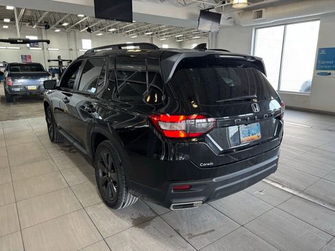 Used 2023 Honda Pilot Sport image 6