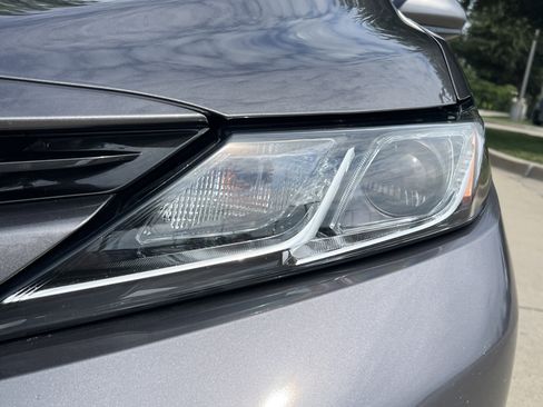 Used 2020 Toyota Camry LE FWD image 6