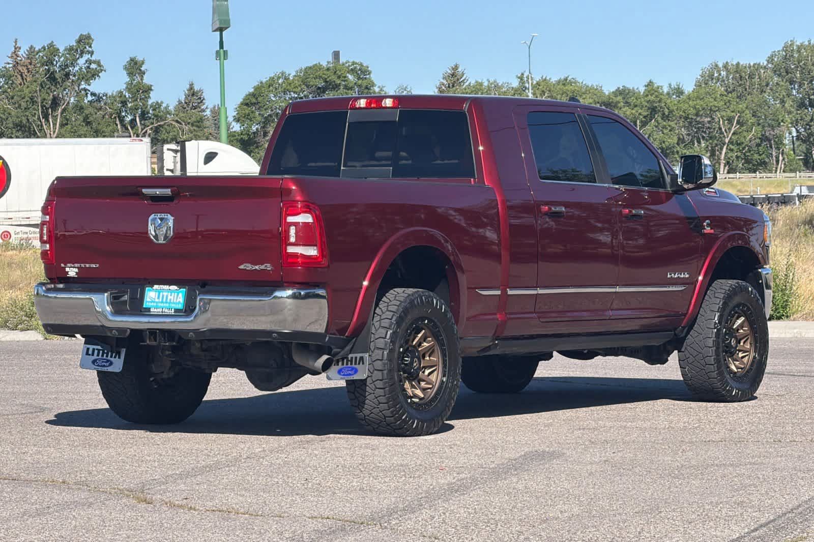 Used 2022 RAM 2500 Limited AWD/4WD image 2