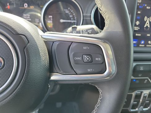 Used 2023 Jeep Wrangler Unlimited Sahara AWD/4WD image 20