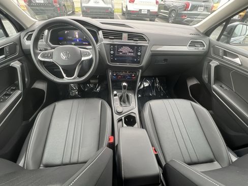 Used 2023 Volkswagen Tiguan SE AWD/4WD image 24