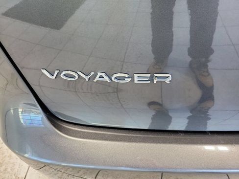 Used 2023 Chrysler Voyager LX FWD image 16