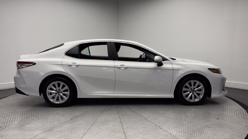 Used 2018 Toyota Camry LE FWD image 34