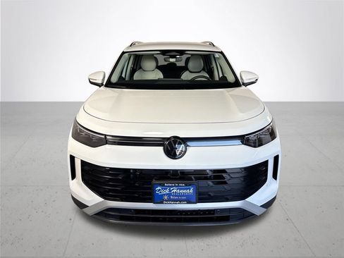 Certified 2025 Volkswagen Tiguan SE FWD image 5