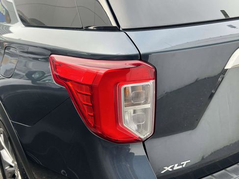 Used 2022 Ford Explorer XLT w/ Equipment Group 202A image 10