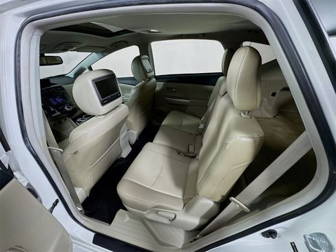 Used 2012 Toyota Prius V Five image 22