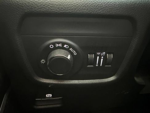 Used 2021 Jeep Grand Cherokee L Laredo w/ Luxury Tech Group I AWD/4WD image 16