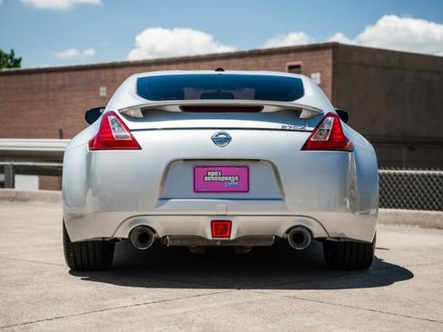 Used 2009 Nissan 370Z Touring w/ Sport Pkg image 15