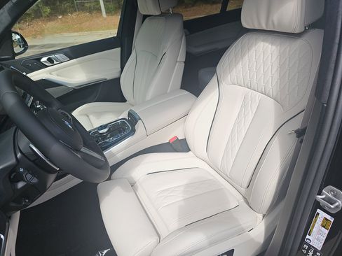 New 2026 BMW X7 xDrive40i w/ Executive Package image 15