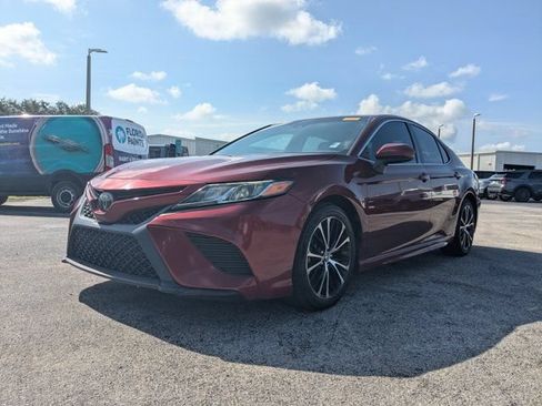 Used 2018 Toyota Camry SE FWD image 8