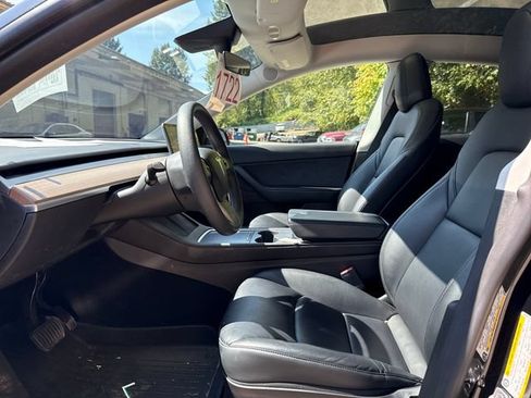 Used 2022 Tesla Model Y Long Range AWD/4WD image 13