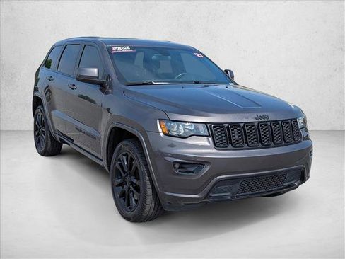 Used 2021 Jeep Grand Cherokee Laredo X AWD/4WD image 3