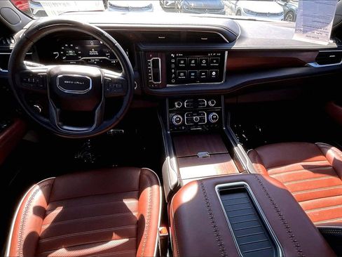 Used 2023 GMC Yukon Denali Ultimate image 3