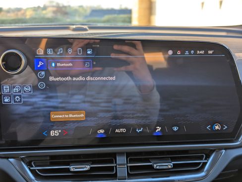 Used 2025 Chevrolet Equinox EV LT image 28