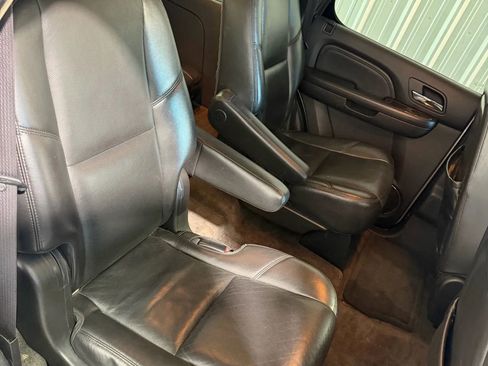 Used 2010 GMC Yukon Denali RWD image 29