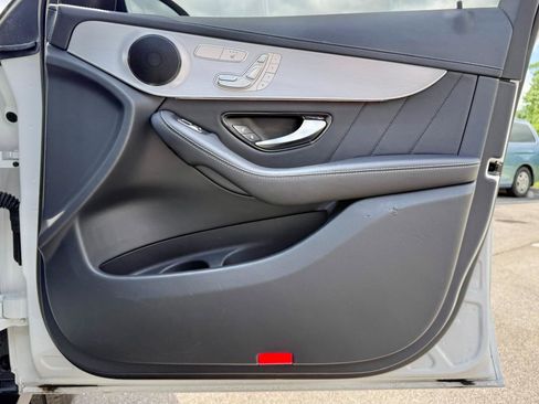 Used 2023 Mercedes-Benz GLC 300 4MATIC Coupe image 22
