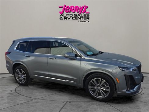 Used 2025 Cadillac XT6 Premium Luxury image 18