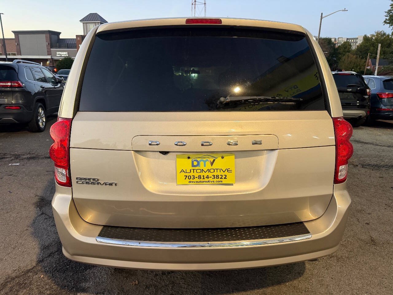 Used 2013 Dodge Grand Caravan SXT w/ Entertainment Group 1 FWD image 5