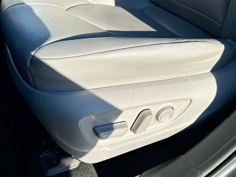 Used 2022 Toyota Highlander XLE image 24