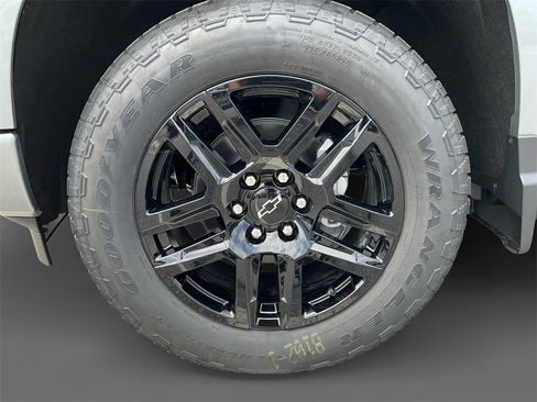 New 2025 Chevrolet Silverado 1500 Custom image 13