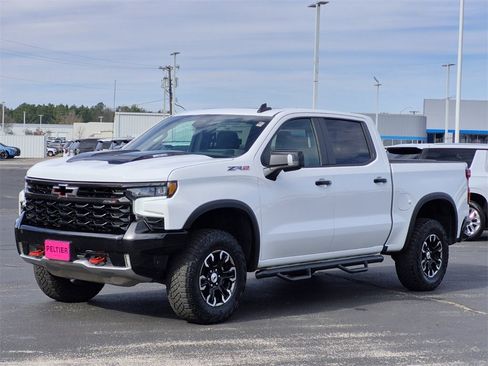 Used 2024 Chevrolet Silverado 1500 ZR2 w/ Technology Package image 3
