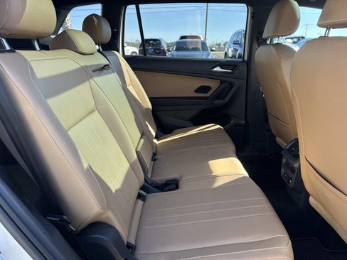 Used 2022 Volkswagen Tiguan SE R-Line image 9