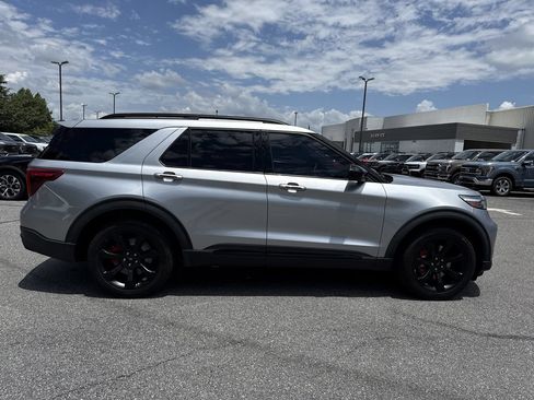 Used 2022 Ford Explorer ST w/ ST Street Pack RWD image 8