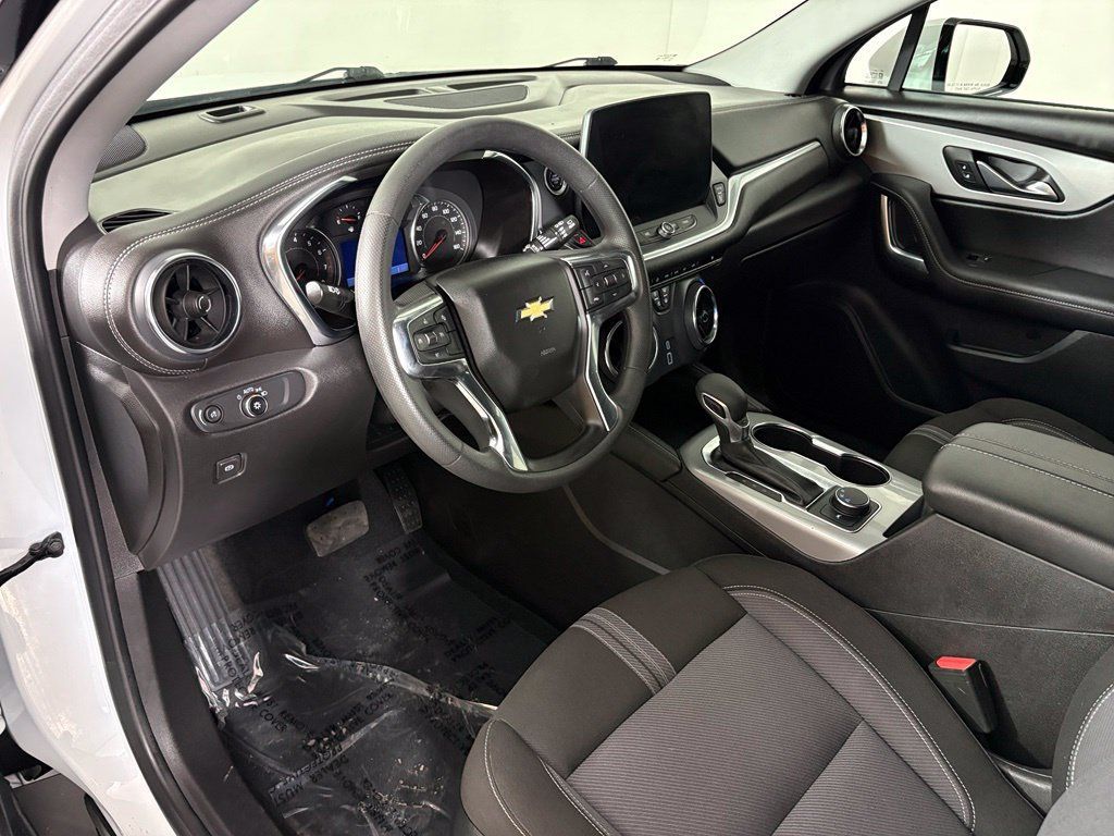 Used 2025 Chevrolet Blazer LT FWD image 16