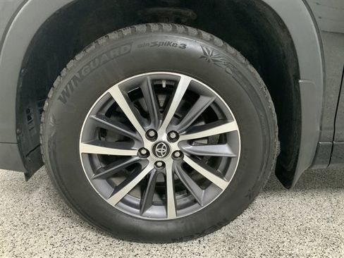 Used 2017 Toyota Highlander XLE image 12