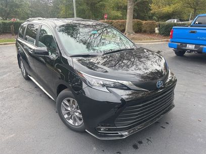 New 2025 Toyota Sienna XLE