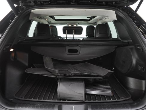 Used 2019 Jeep Cherokee Limited AWD/4WD image 13