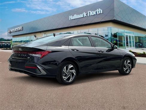 New 2025 Hyundai Elantra Limited image 9