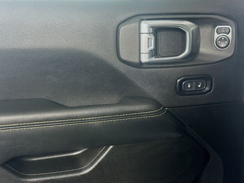 Used 2024 Jeep Wrangler Unlimited Sahara AWD/4WD image 15