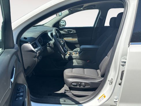 Used 2023 GMC Acadia SLE w/ Driver Convenience Package image 9